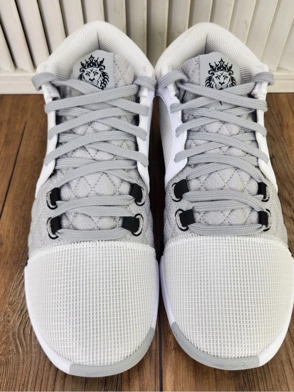 Nike LeBron James Witness VIII 8 White Light Smoke Grey FB2239-100 no lid